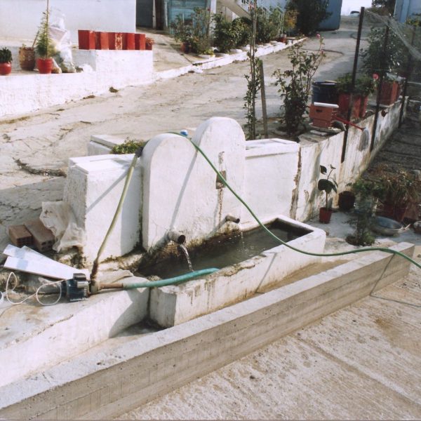 Ο παλαιός κρουνός πριν την ανακαίνιση.